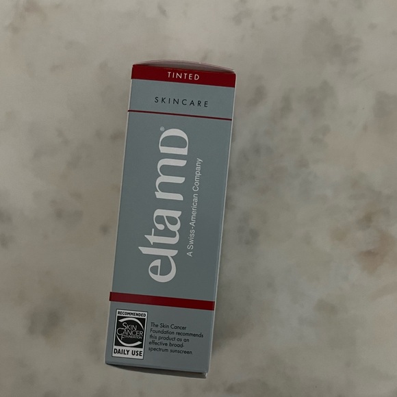 EltaMD UV Clear Tinted Broad-Spectrum SPF 46 EXP 4/2025 New In Box 1.7oz - Picture 2 of 10